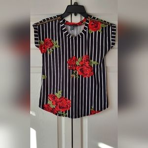 Black & white w/roses & 2 zippers striped, short sleeved blouse